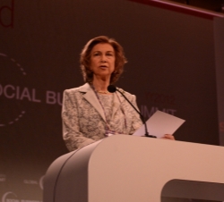 Su Majestad la Reina durante su intervención en la “Global Social Business Summit”